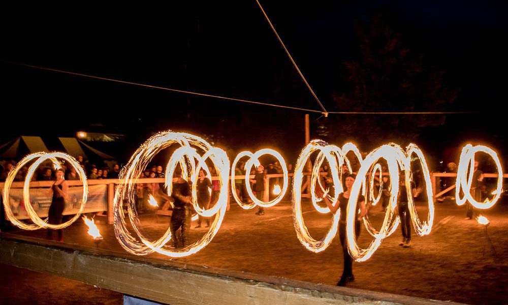 Lichtmalerei mit Feuer Pois